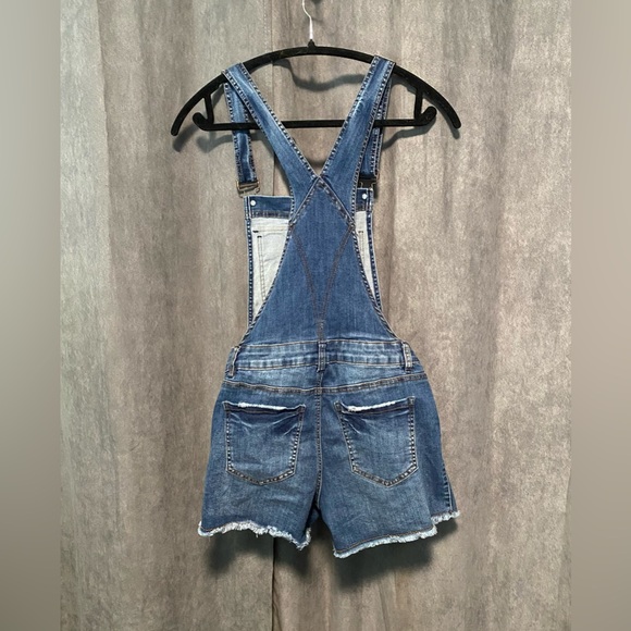 Distressed Eighty-Two Short Overalls | Size 9 | Stretch Fabric - Picture 4 of 8